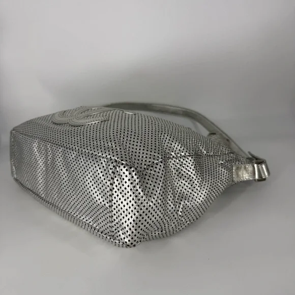 CHANEL Rodeo Drive Tote - Picture 5 of 9